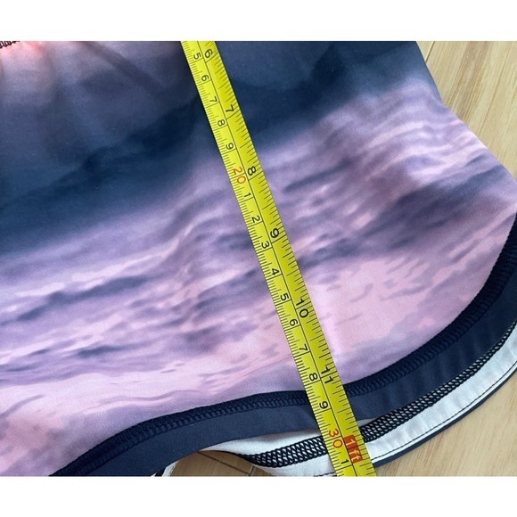 SUPER RARE Lululemon Beachscape Groovy Run Pink Purple Ombré Shorts Sz 8 unicorn - Picture 6 of 8